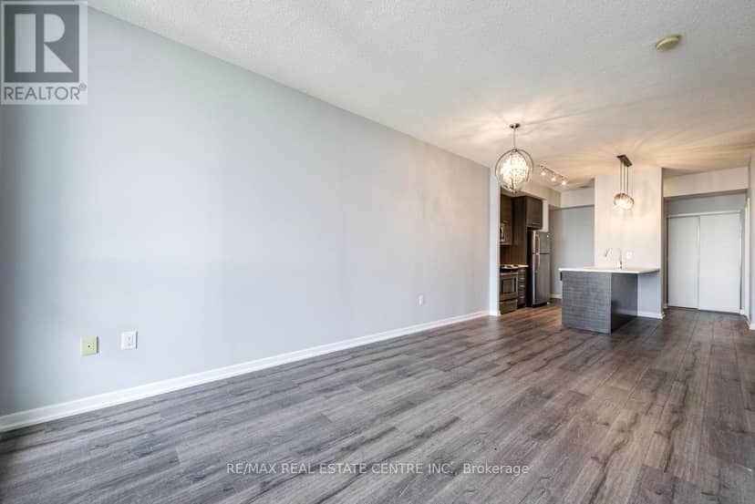 2707 - 66 Forest Manor Road — photo 14 of 28
