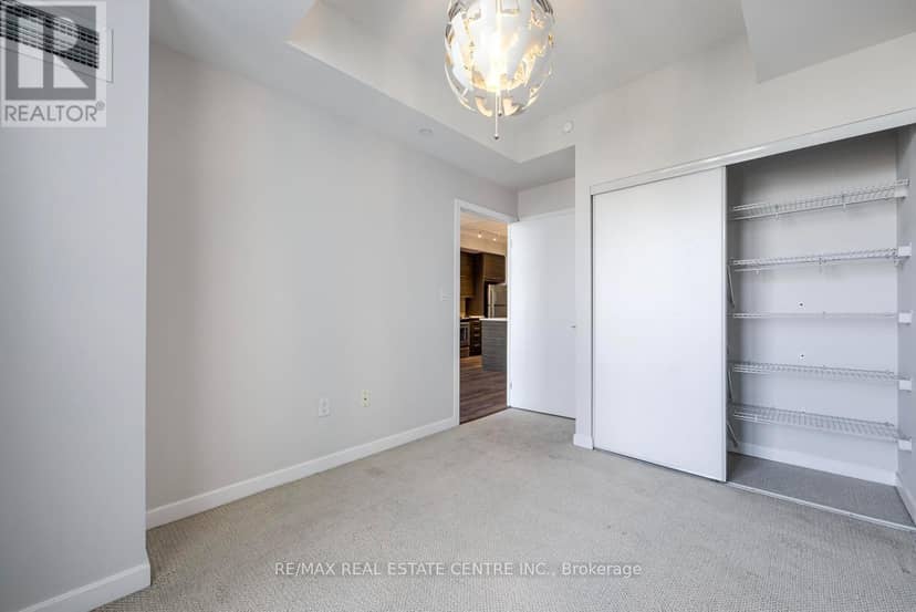 2707 - 66 Forest Manor Road — photo 17 of 28