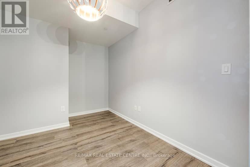 2707 - 66 Forest Manor Road — photo 19 of 28