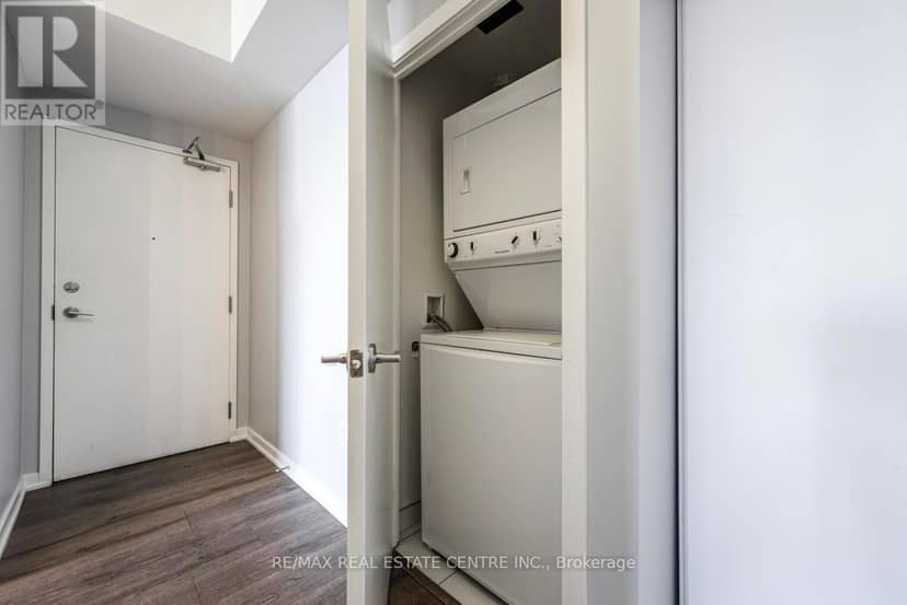 2707 - 66 Forest Manor Road — photo 21 of 28