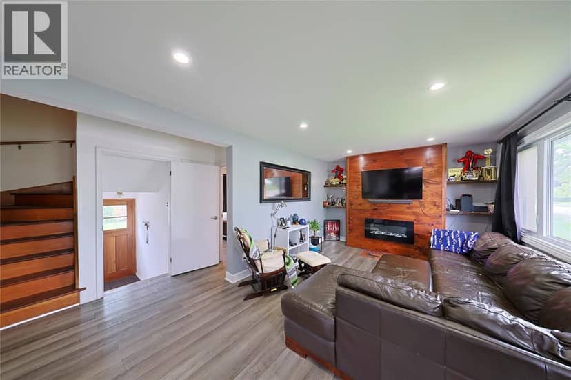 808 Rosedale AVENUE — photo 10 of 31