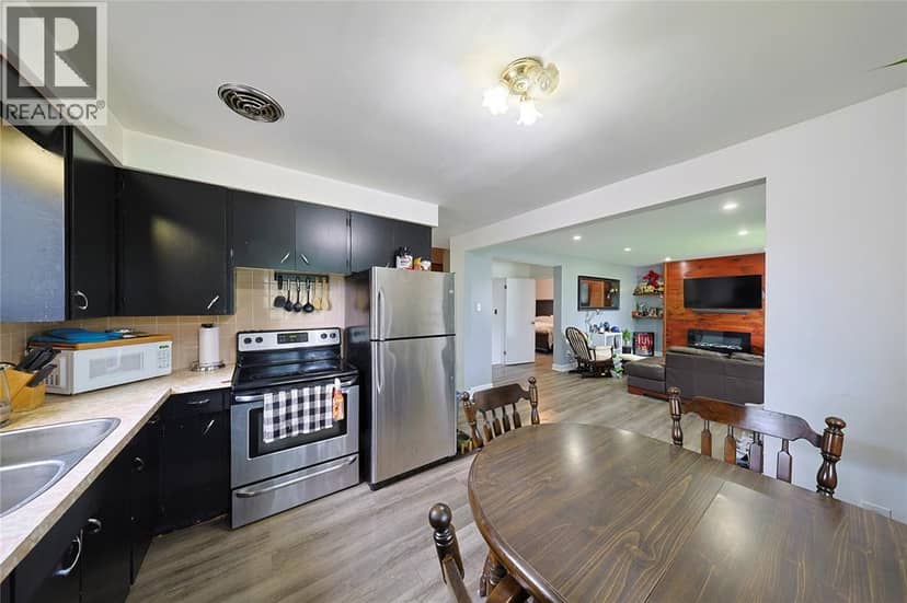 808 Rosedale AVENUE — photo 16 of 31