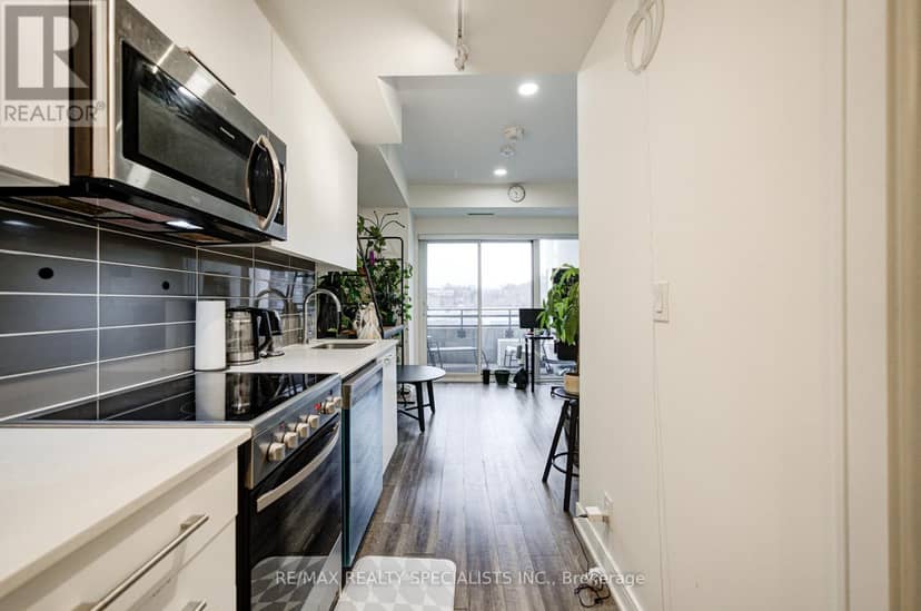 505 - 1 Neighbourhood Lane — photo 15 of 34