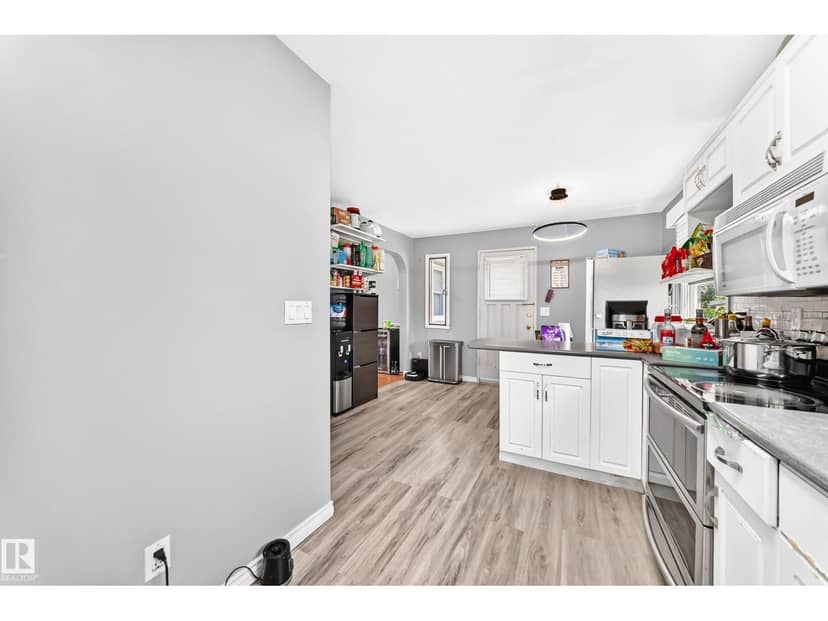 9031 150 ST NW — photo 14 of 40