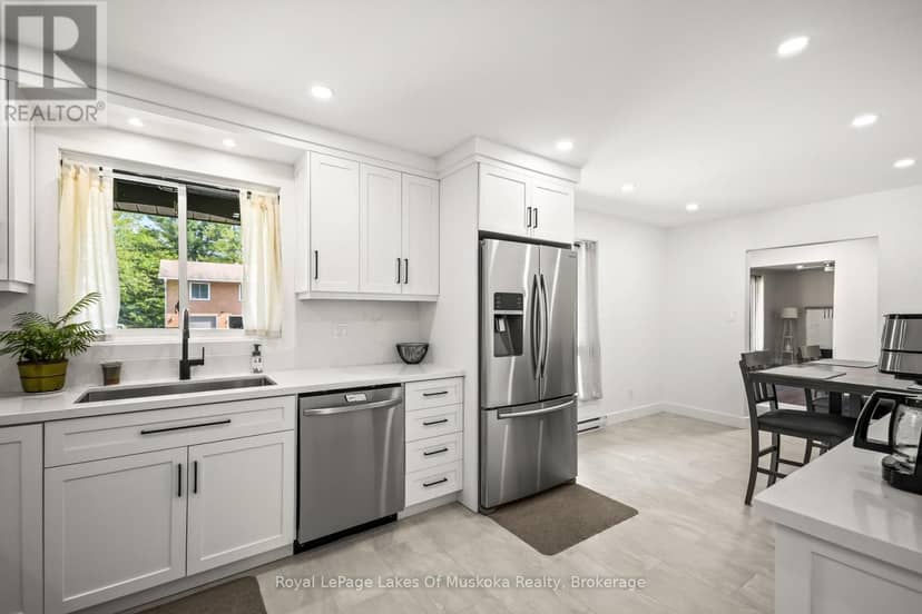 571 David Street E, Gravenhurst, photo 2