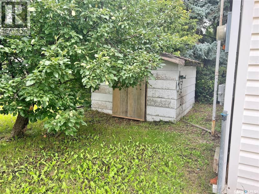 211 2nd AVENUE S — photo 7 of 29