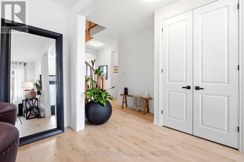 998 Trailsview Avenue — photo 13 of 40