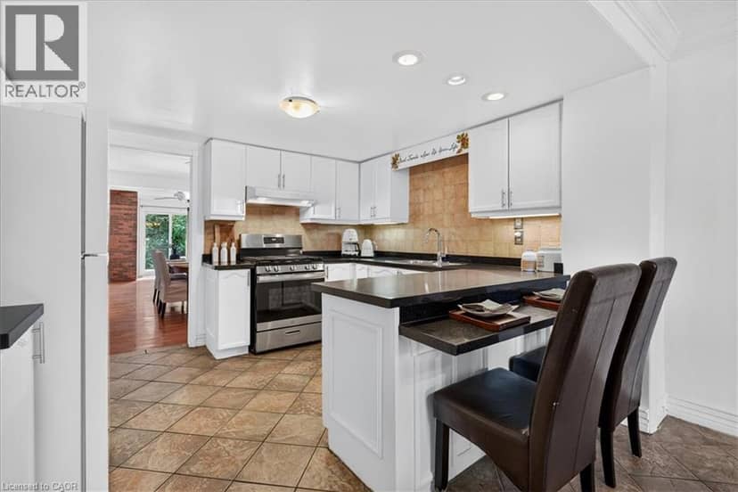 52 SUNVALE Place — photo 14 of 39