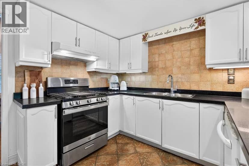 52 SUNVALE Place — photo 15 of 39