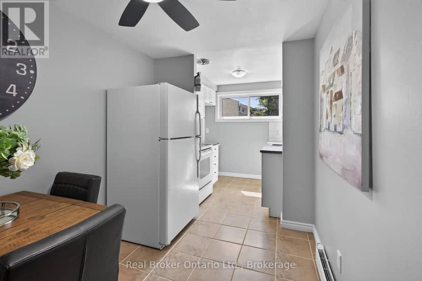 29 - 35 Breckenridge Drive — photo 11 of 29