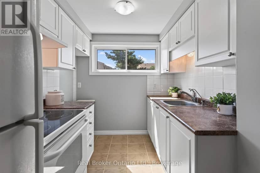 29 - 35 Breckenridge Drive — photo 13 of 29