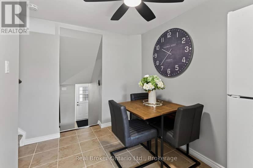 29 - 35 Breckenridge Drive — photo 15 of 29