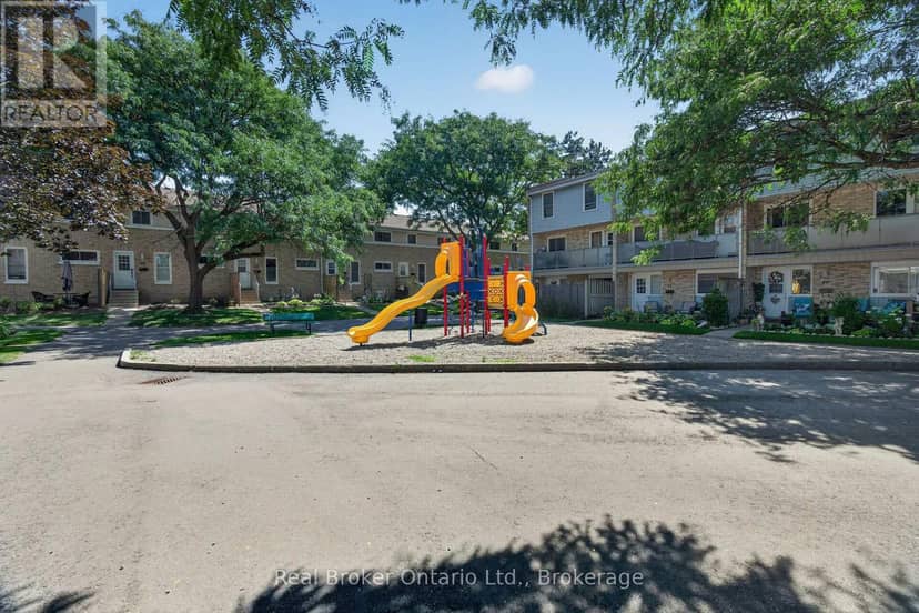 29 - 35 Breckenridge Drive — photo 24 of 29