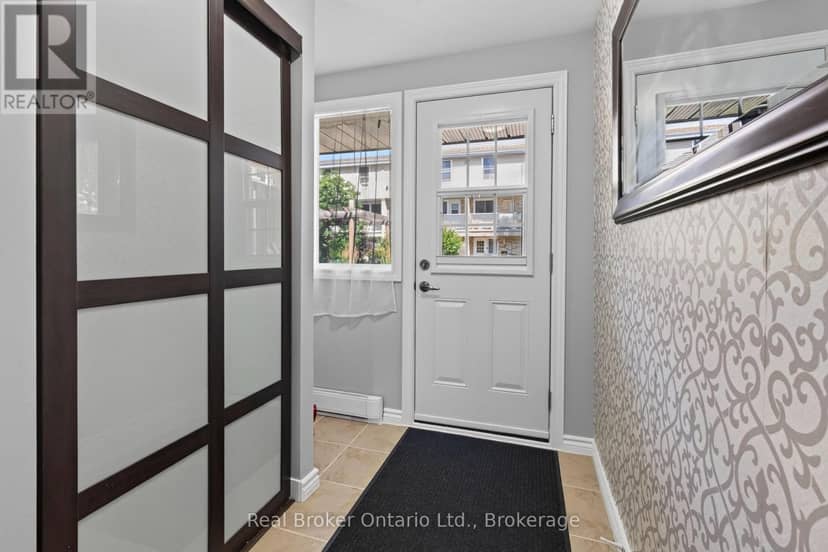 29 - 35 Breckenridge Drive — photo 5 of 29