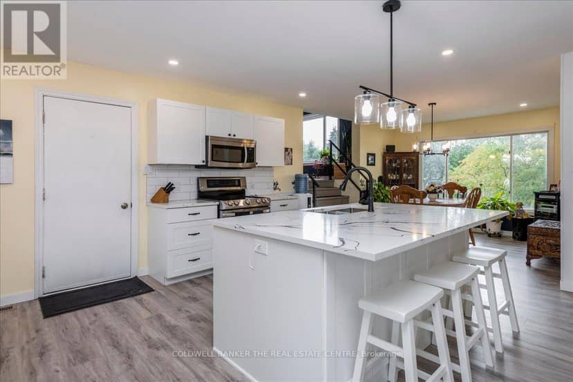 2593 Lawrence Avenue — photo 10 of 39