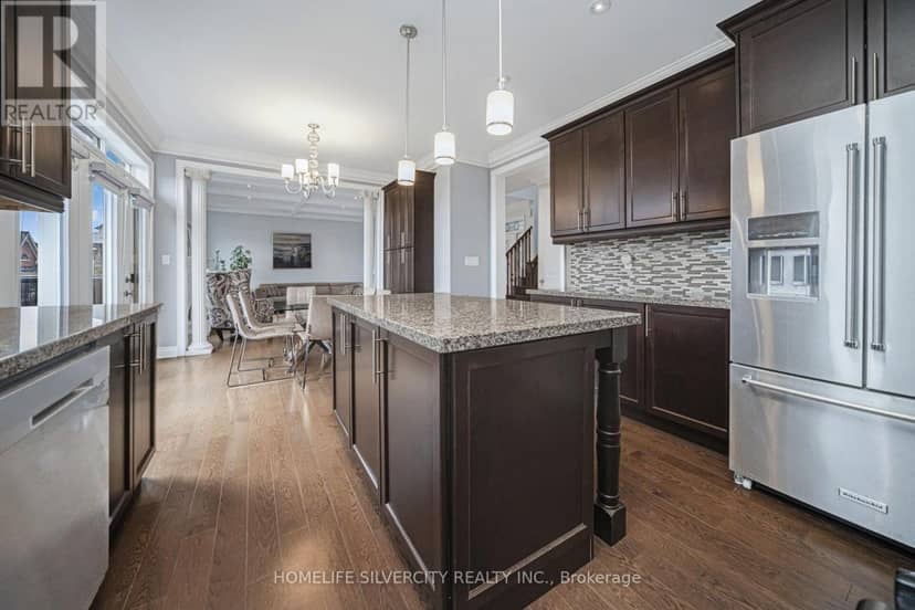 8 Mitchell Crescent — photo 21 of 40