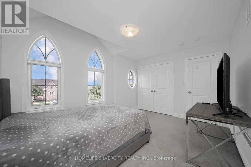 8 Mitchell Crescent — photo 23 of 40