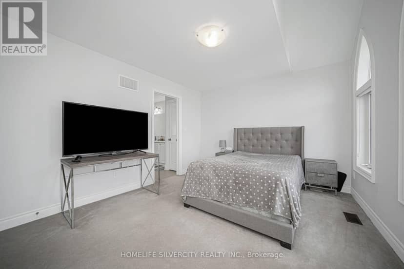 8 Mitchell Crescent — photo 24 of 40
