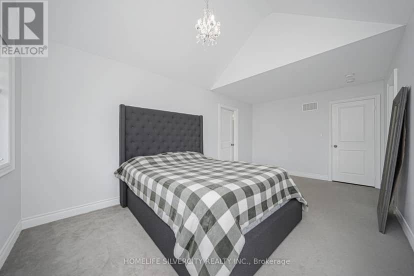 8 Mitchell Crescent — photo 29 of 40