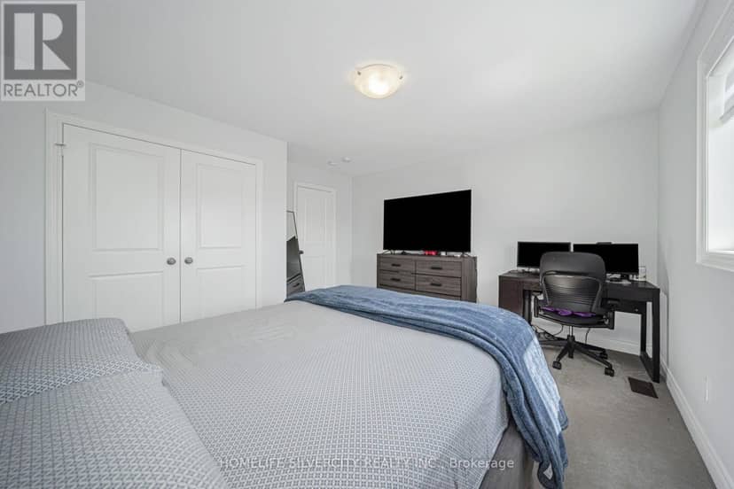 8 Mitchell Crescent — photo 31 of 40