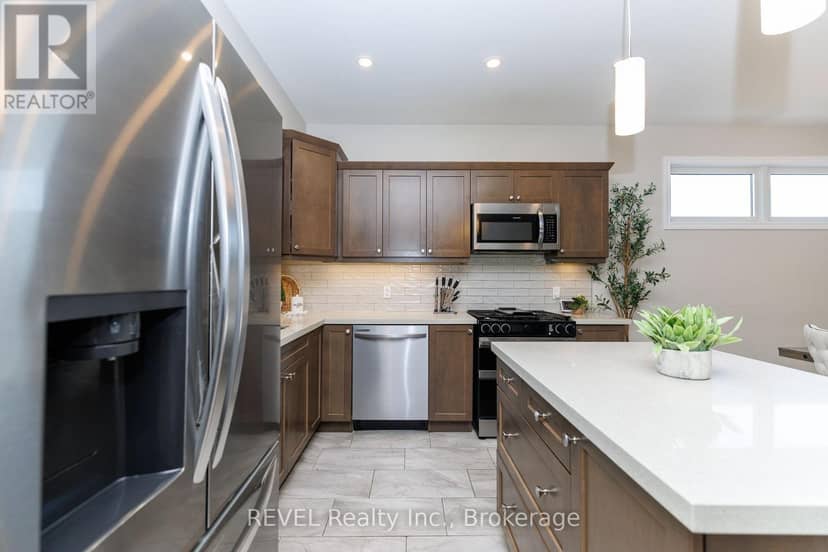 8961 Emily Boulevard — photo 10 of 40