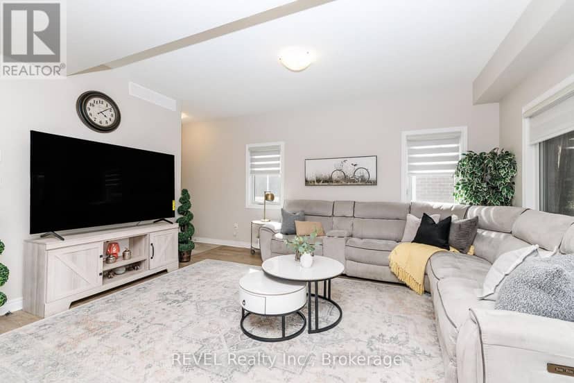 8961 Emily Boulevard — photo 12 of 40