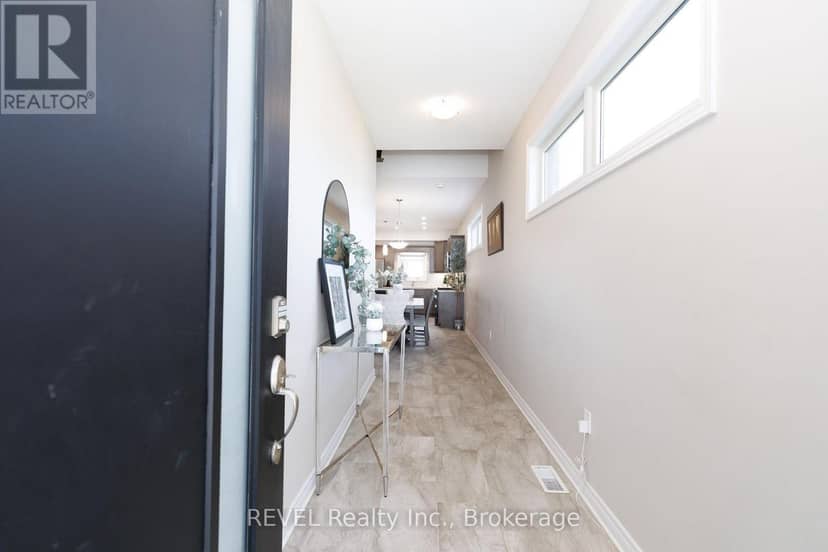 8961 Emily Boulevard — photo 4 of 40