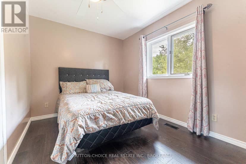 246 Yonge Street — photo 17 of 40