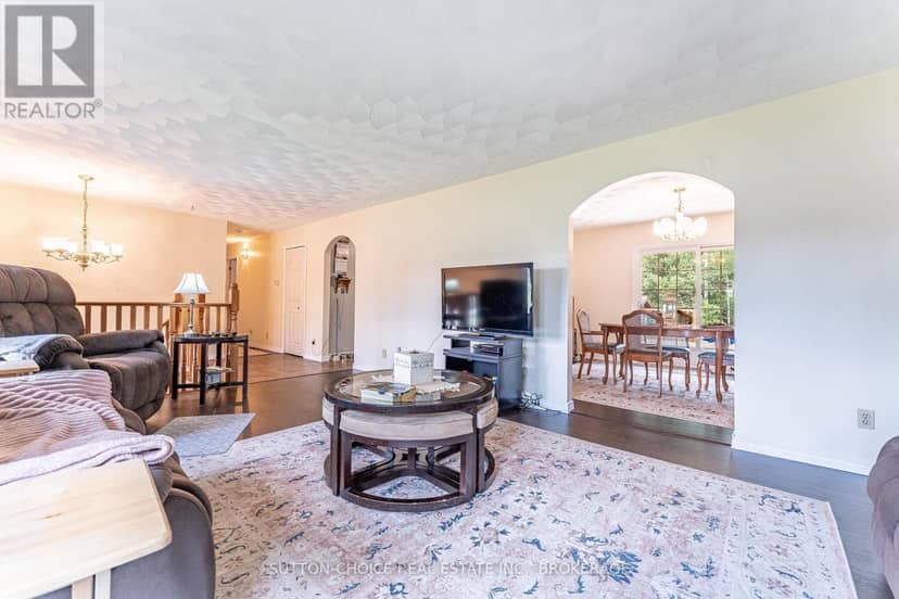 246 Yonge Street, Bonfield, photo 8