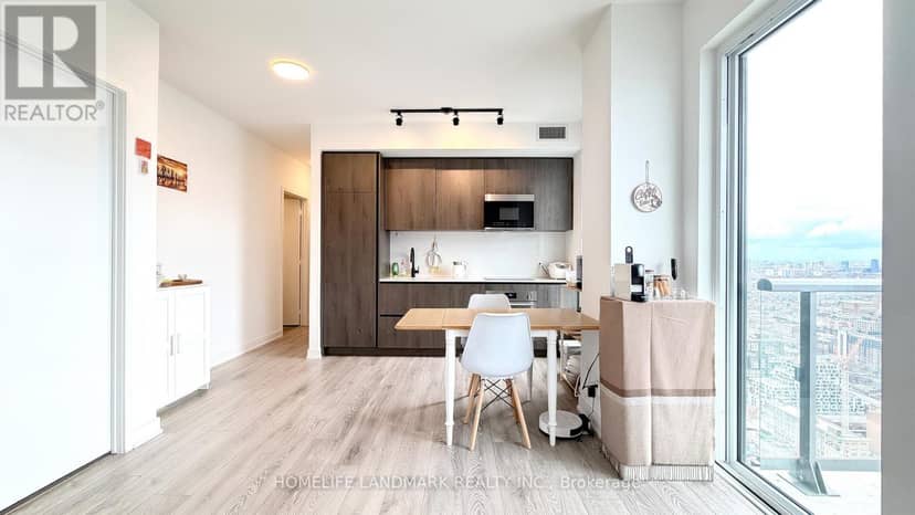 5002 - 108 Peter Street — photo 10 of 38