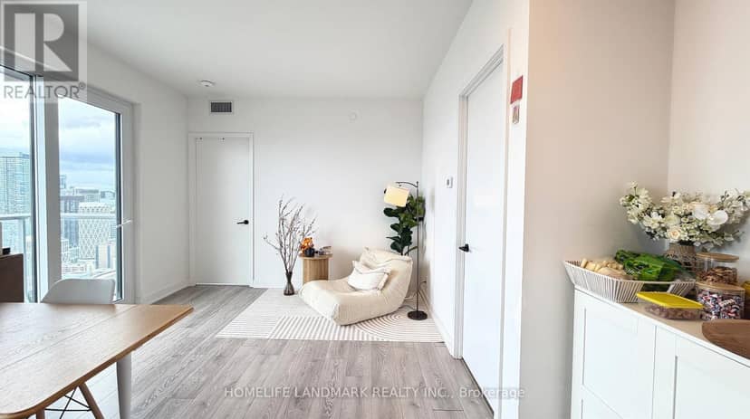 5002 - 108 Peter Street — photo 14 of 38