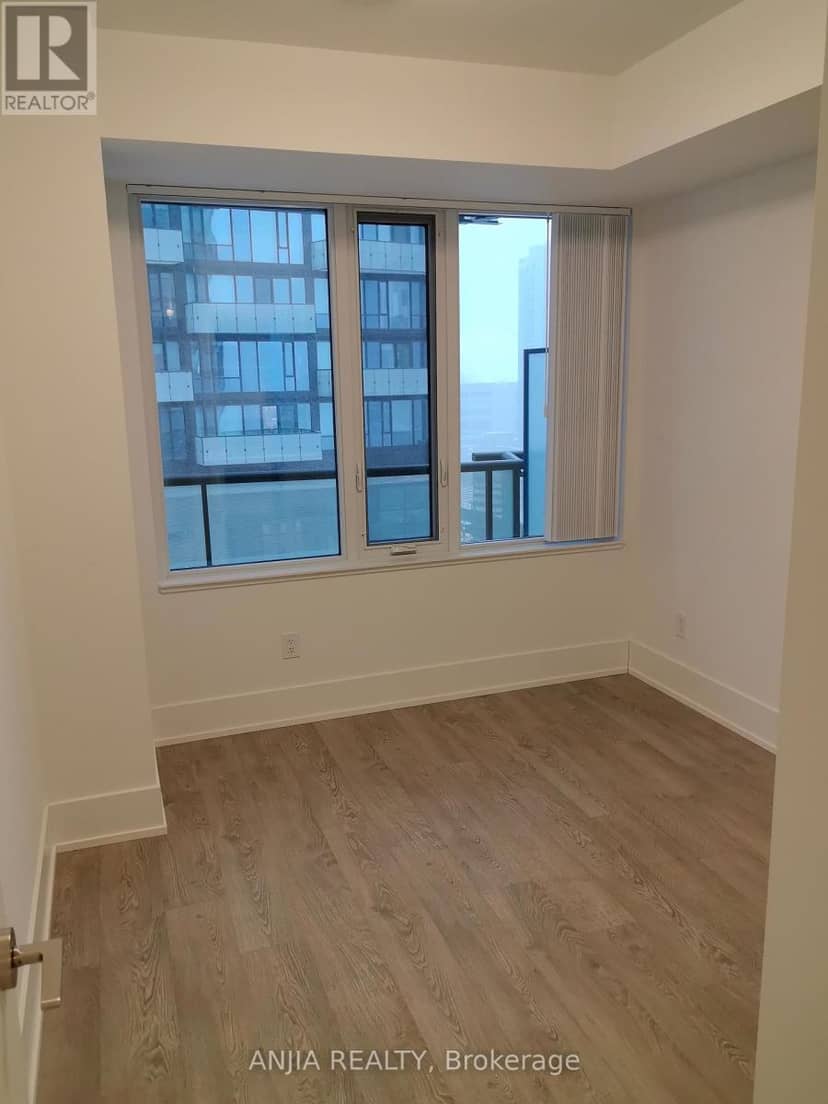 1011 - 480 Front Street W — photo 16 of 33
