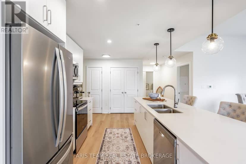224 - 121 Mary Street — photo 10 of 35