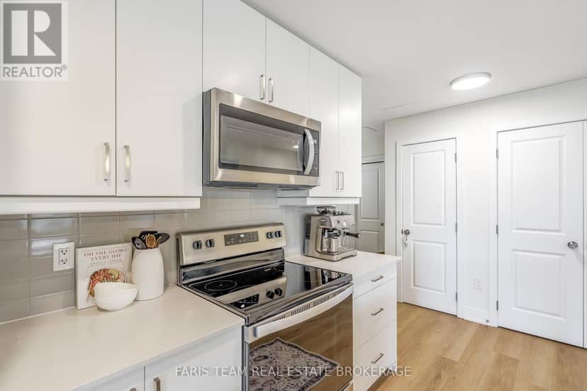 224 - 121 Mary Street — photo 11 of 35