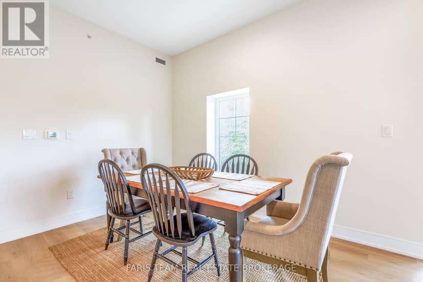 224 - 121 Mary Street — photo 12 of 35