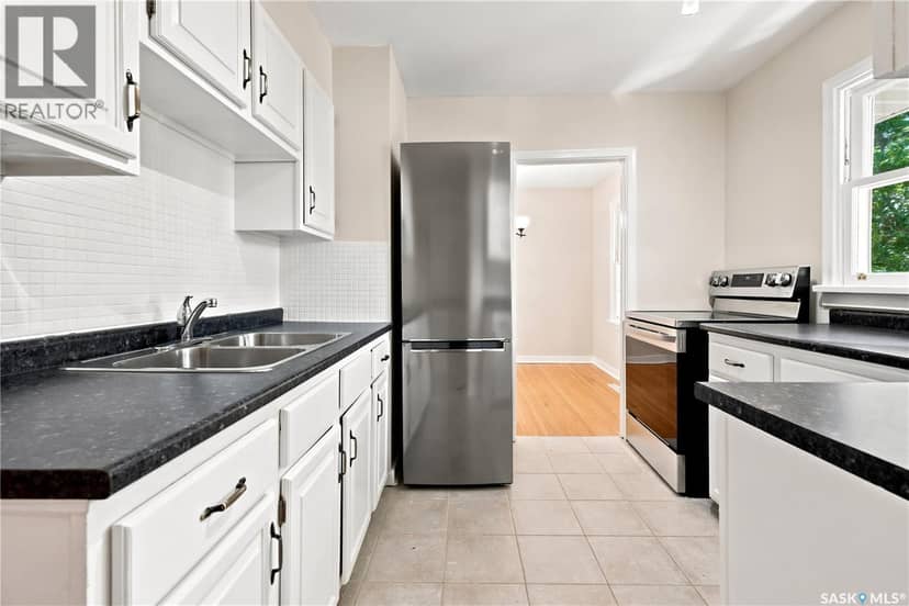 2928 Queen Street — photo 10 of 35