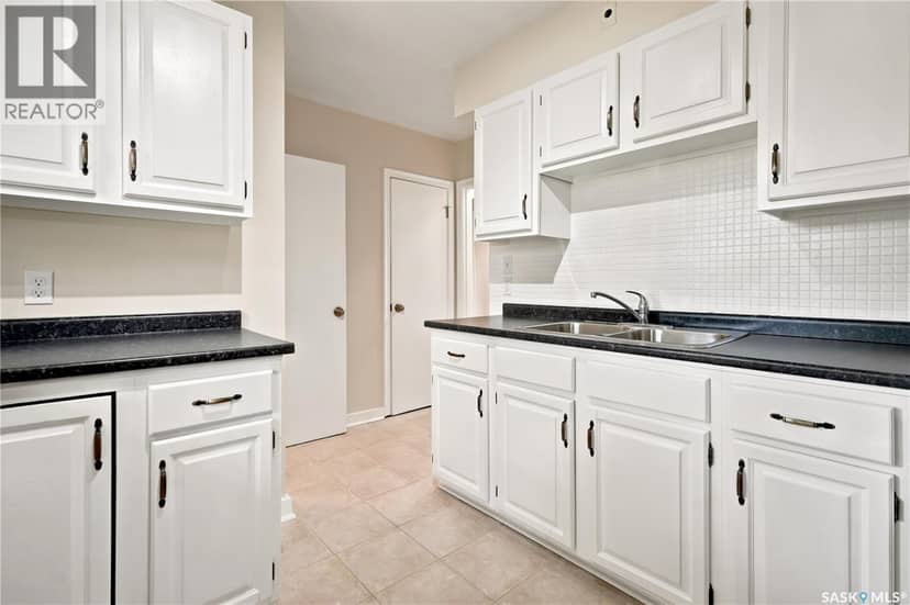 2928 Queen Street — photo 12 of 35
