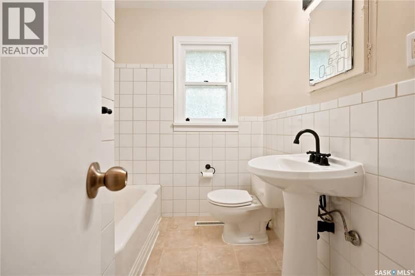 2928 Queen Street — photo 20 of 35