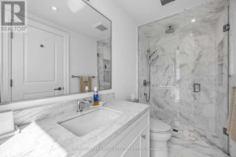 29 Oaklands Avenue — photo 20 of 35
