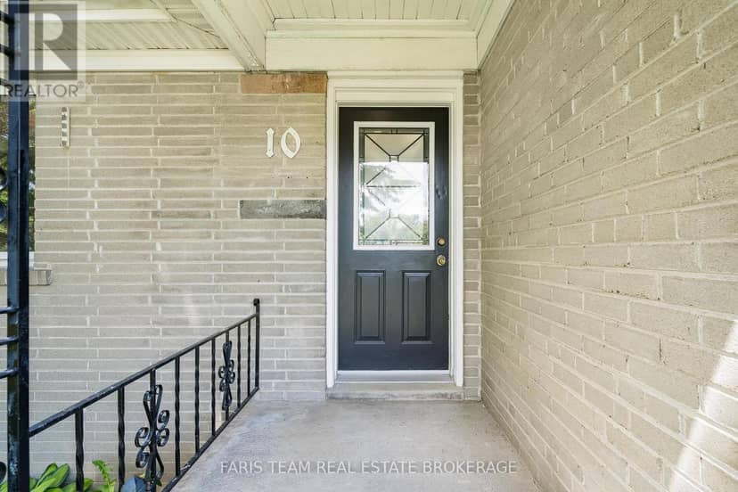 10 Karen Crescent — photo 4 of 35
