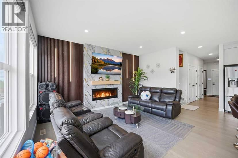 241 Homestead Crescent NE — photo 14 of 40