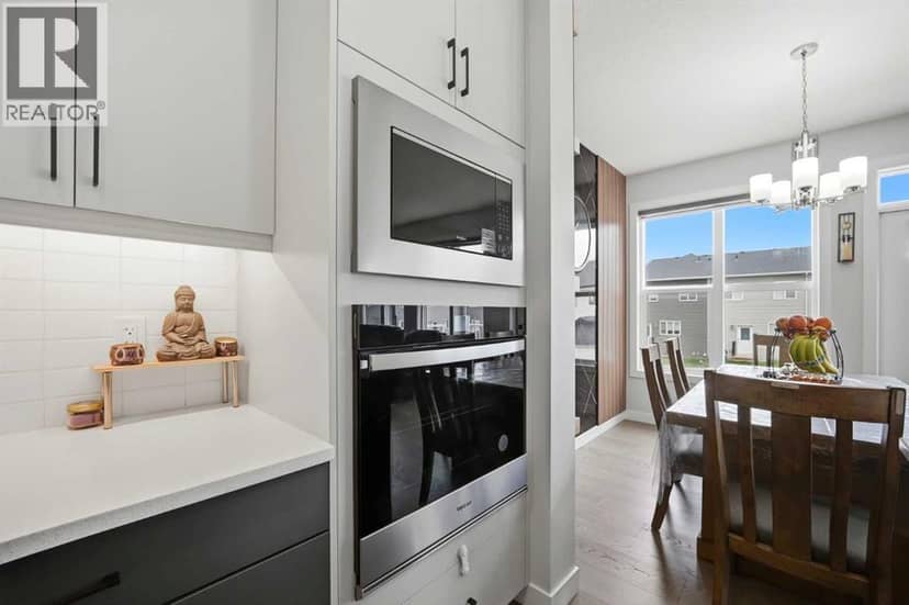 241 Homestead Crescent NE — photo 10 of 40