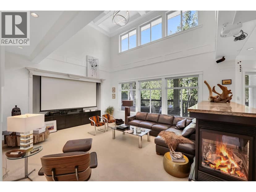 1012 JAY CRESCENT, Squamish