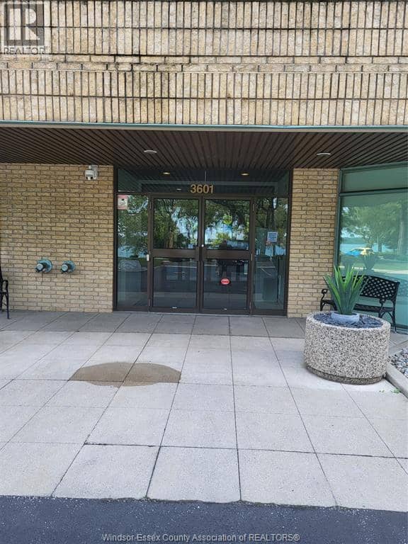 3601 RIVERSIDE DRIVE East Unit# 1006 — photo 3 of 31