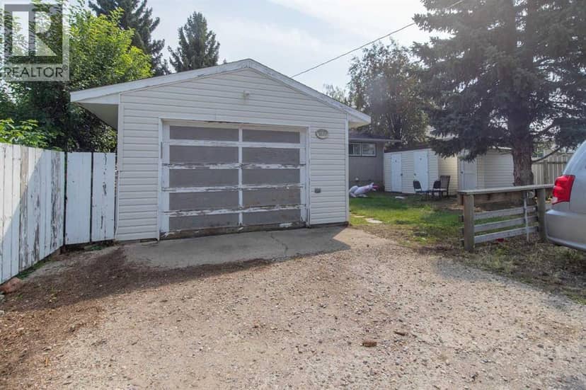 1827 16 Avenue S — photo 26 of 32