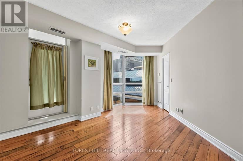 903 - 20 Collier Street — photo 16 of 33