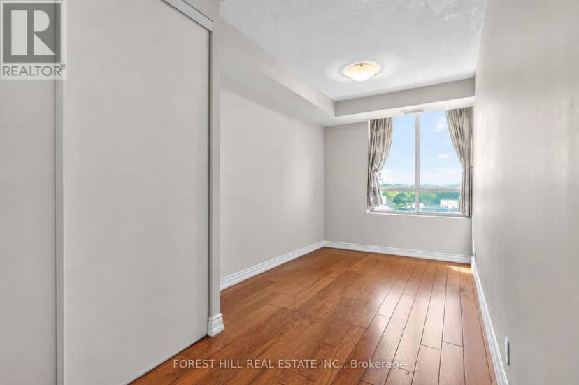 903 - 20 Collier Street — photo 23 of 33