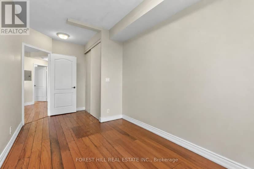 903 - 20 Collier Street — photo 25 of 33