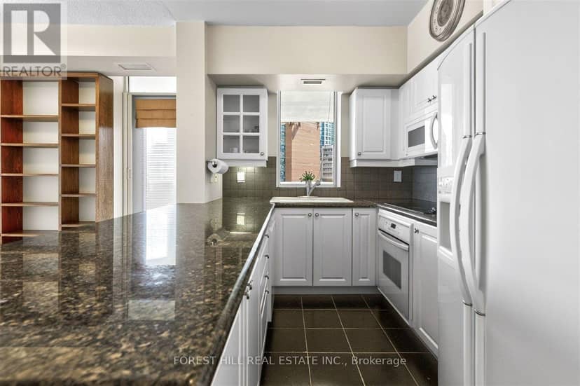 903 - 20 Collier Street — photo 7 of 33