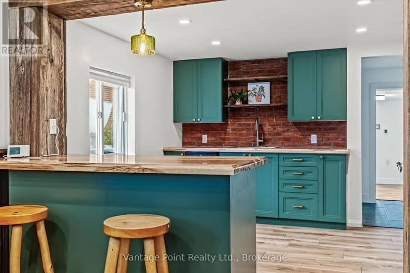 794097 124 Grey Road — photo 15 of 40